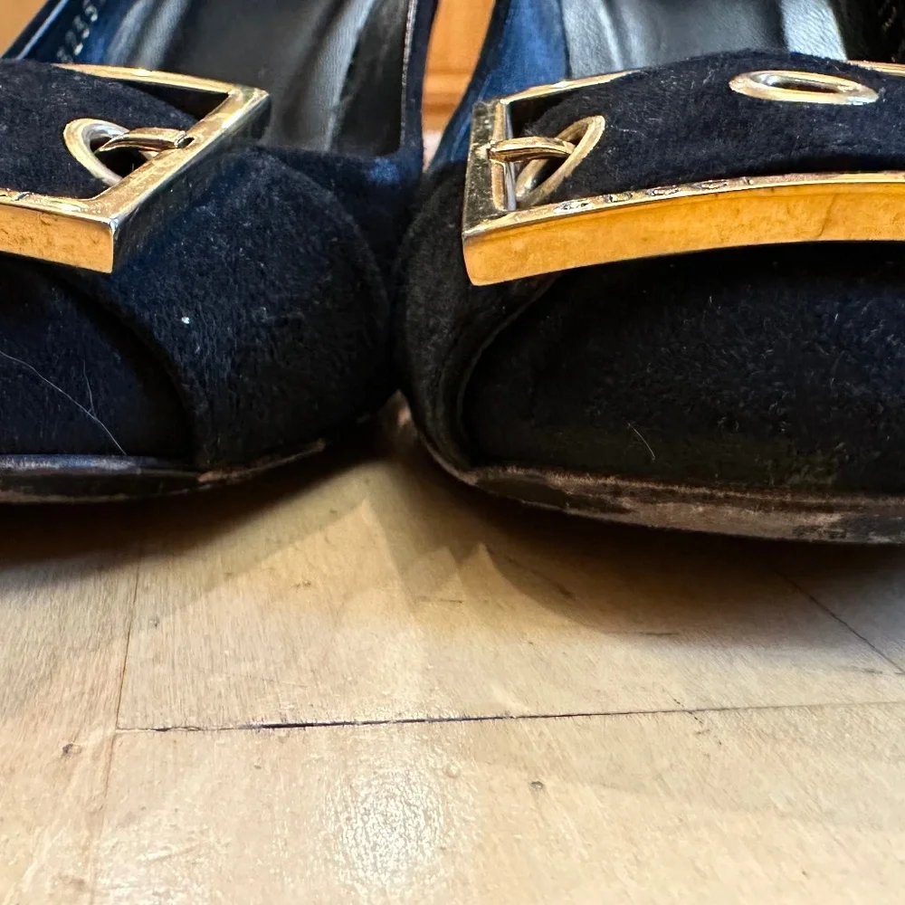 GUCCI Black suede Block Heel with gold buckle pump, 37/7,   GD1203 - Picture 10 of 10